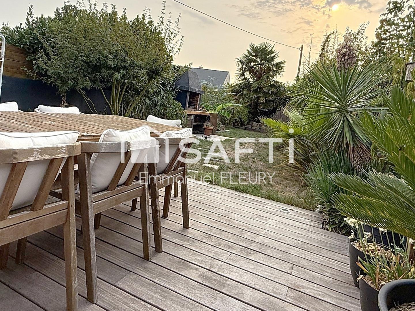 Parking et grand jardin indépendant, agréable maison de 125 m2 avec 3 chambres et un bureau