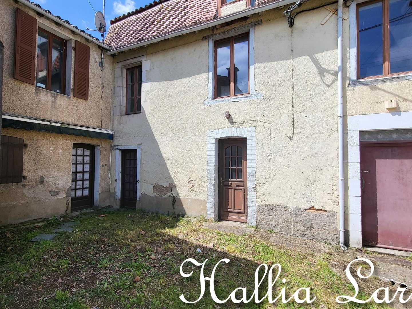 Ensemble immobilier avec garage et jardin