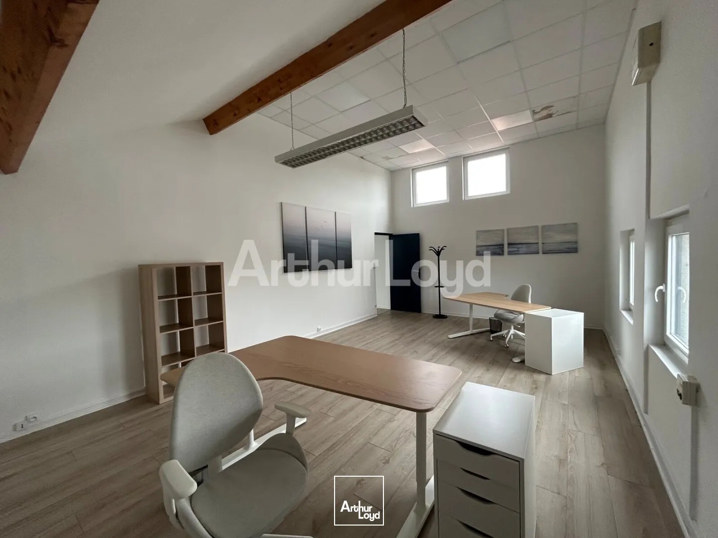 Bureaux à vendre à Marly lumineux avec parkings et rénovation récente