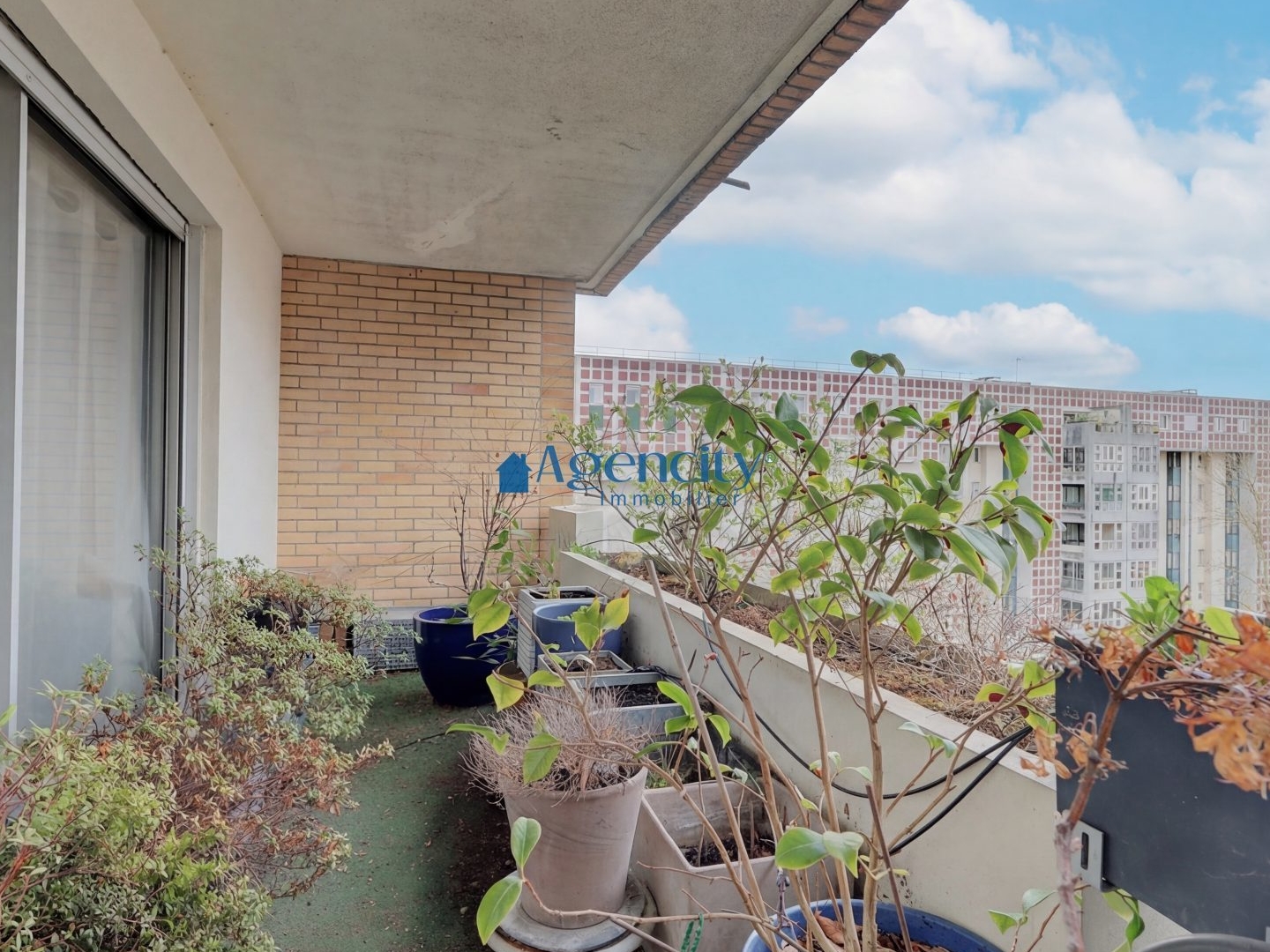 F3 2 minutes à pieds RER A et GRAND PARIS