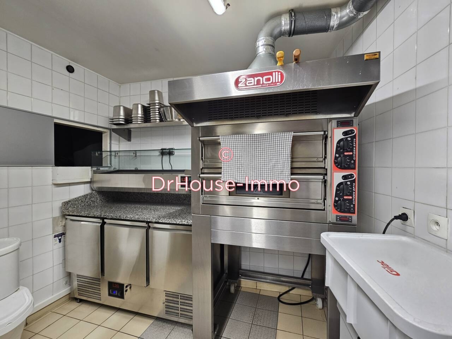 Magasin à vendre - 4 pièces - 165m2 - Saint-Savin (86310)