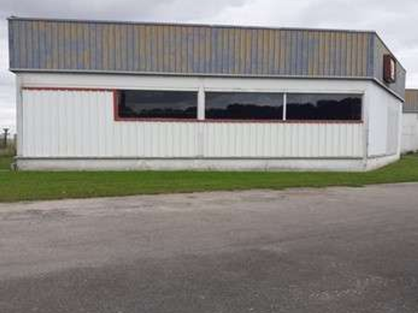 Vend bâtiment indus. de 270 à 2 188m² à Croixrault