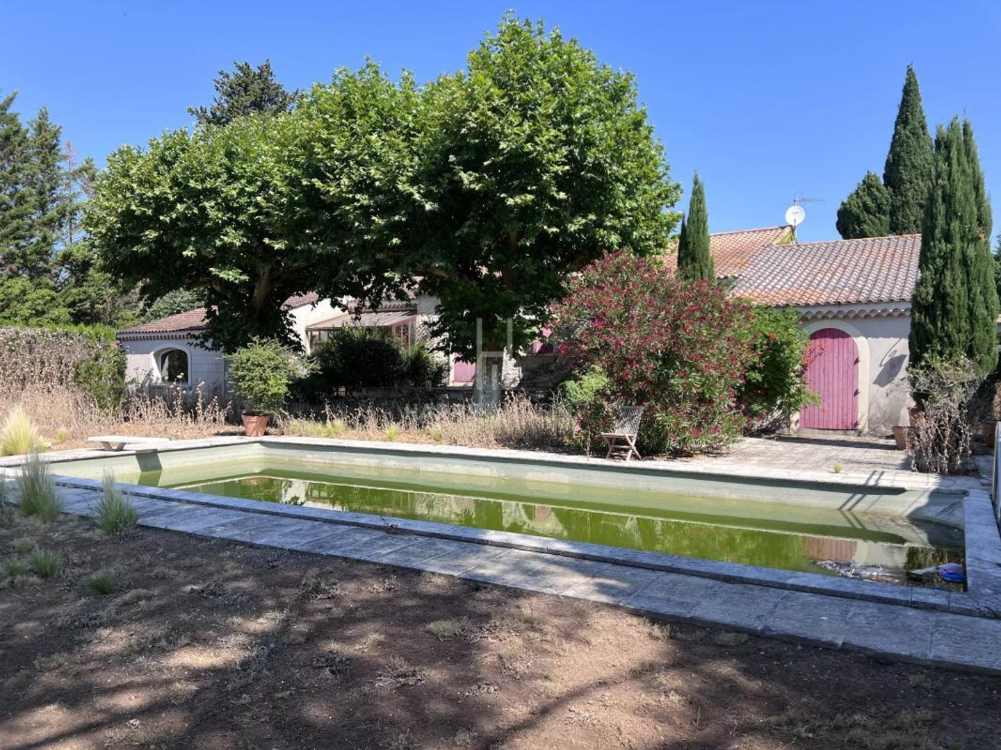 Vends villa - 340 m² - 5 pièces, 4 chambres - Mollégès 13940