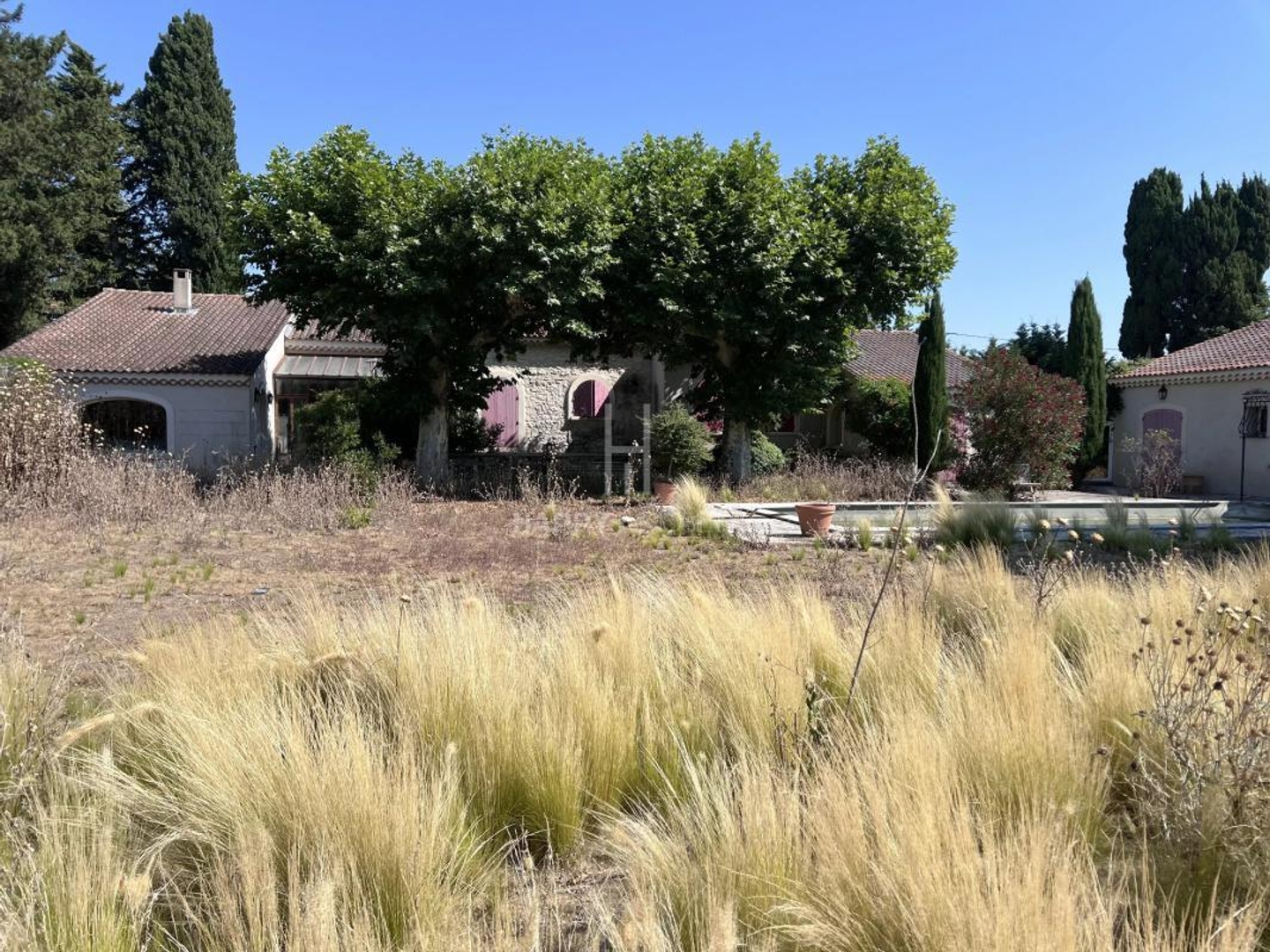 Maison à vendre - 5 pièces - 340m2 - Mollégès (13940)