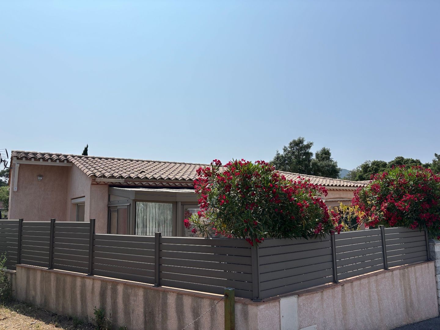 Maison à vendre - 3 pièces - 75m2 - Roquebrune-Sur-Ar... (83520)
