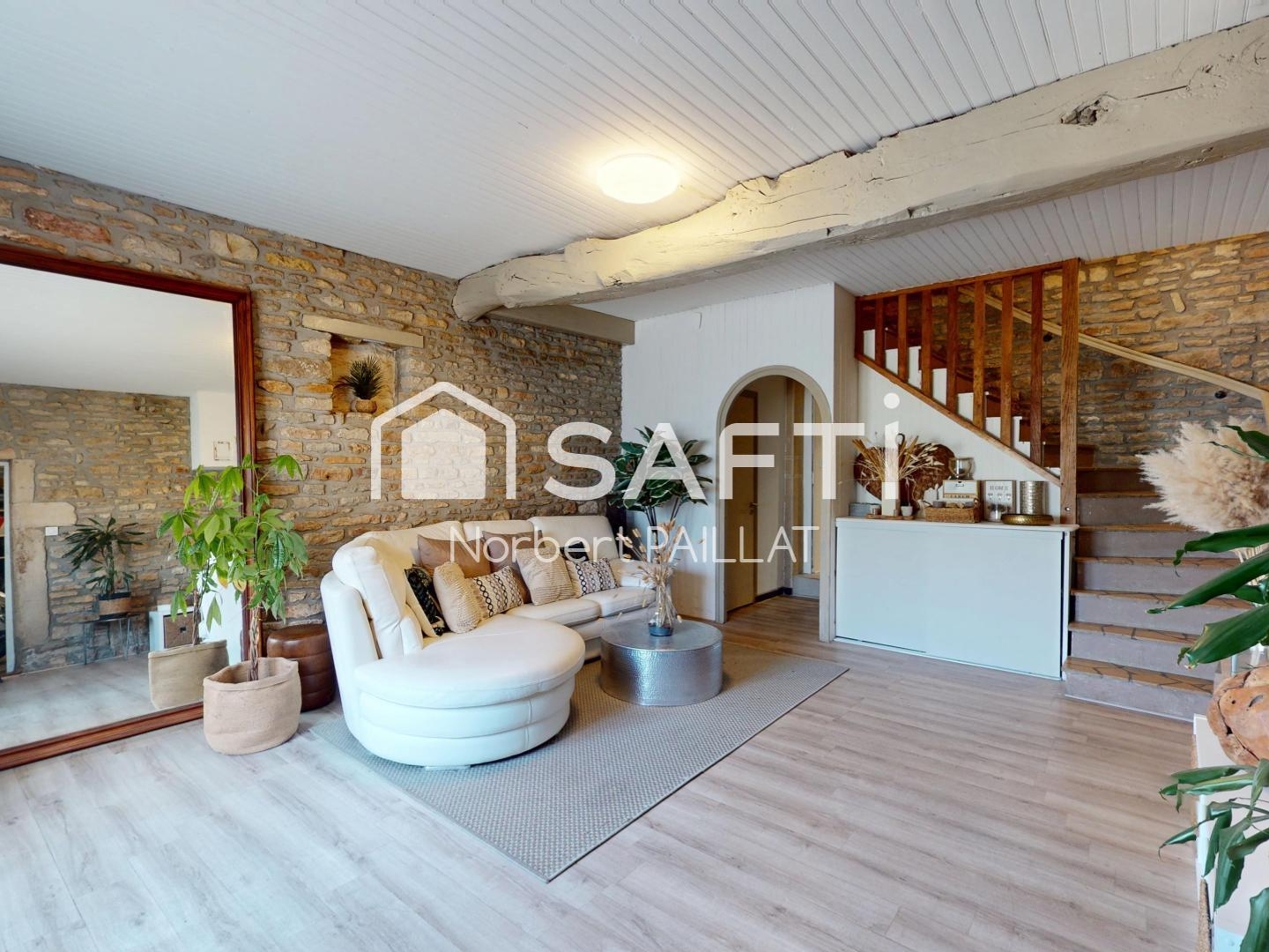 Maison à vendre - 7 pièces - 155m2 - La Roche-Vineuse (71960)