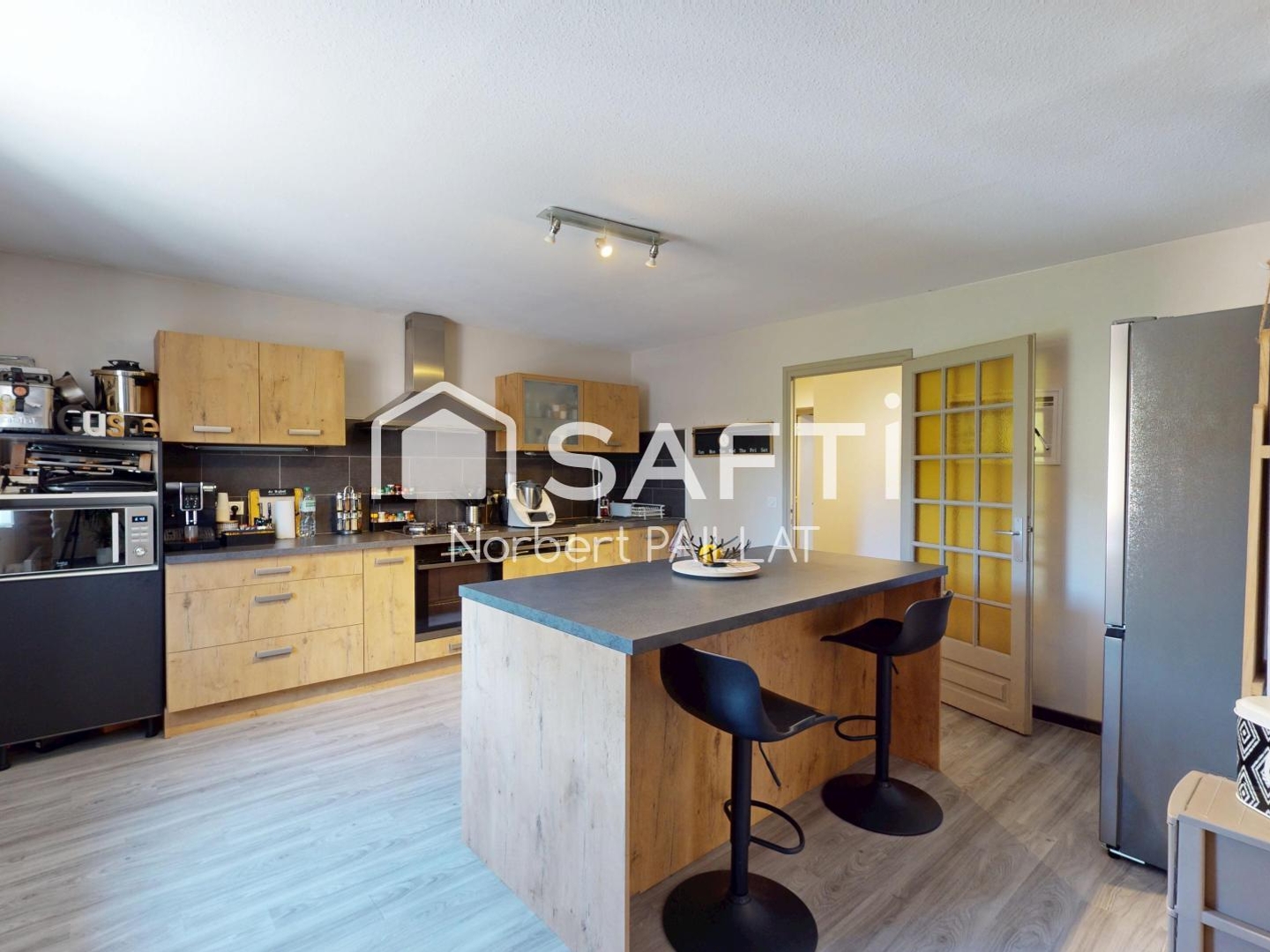 Maison à vendre - 7 pièces - 155m2 - La Roche-Vineuse (71960)