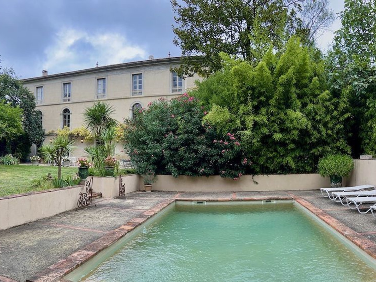 Domaine avec Maison de Maitre et ses dépendances.