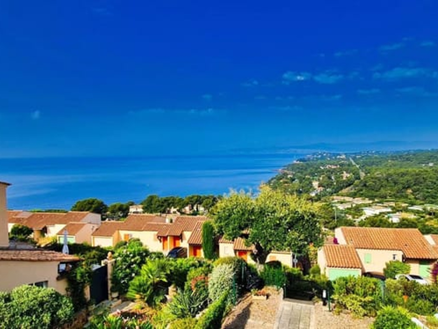 Charmante maison mitoyenne avec vue mer panoramique Boulou