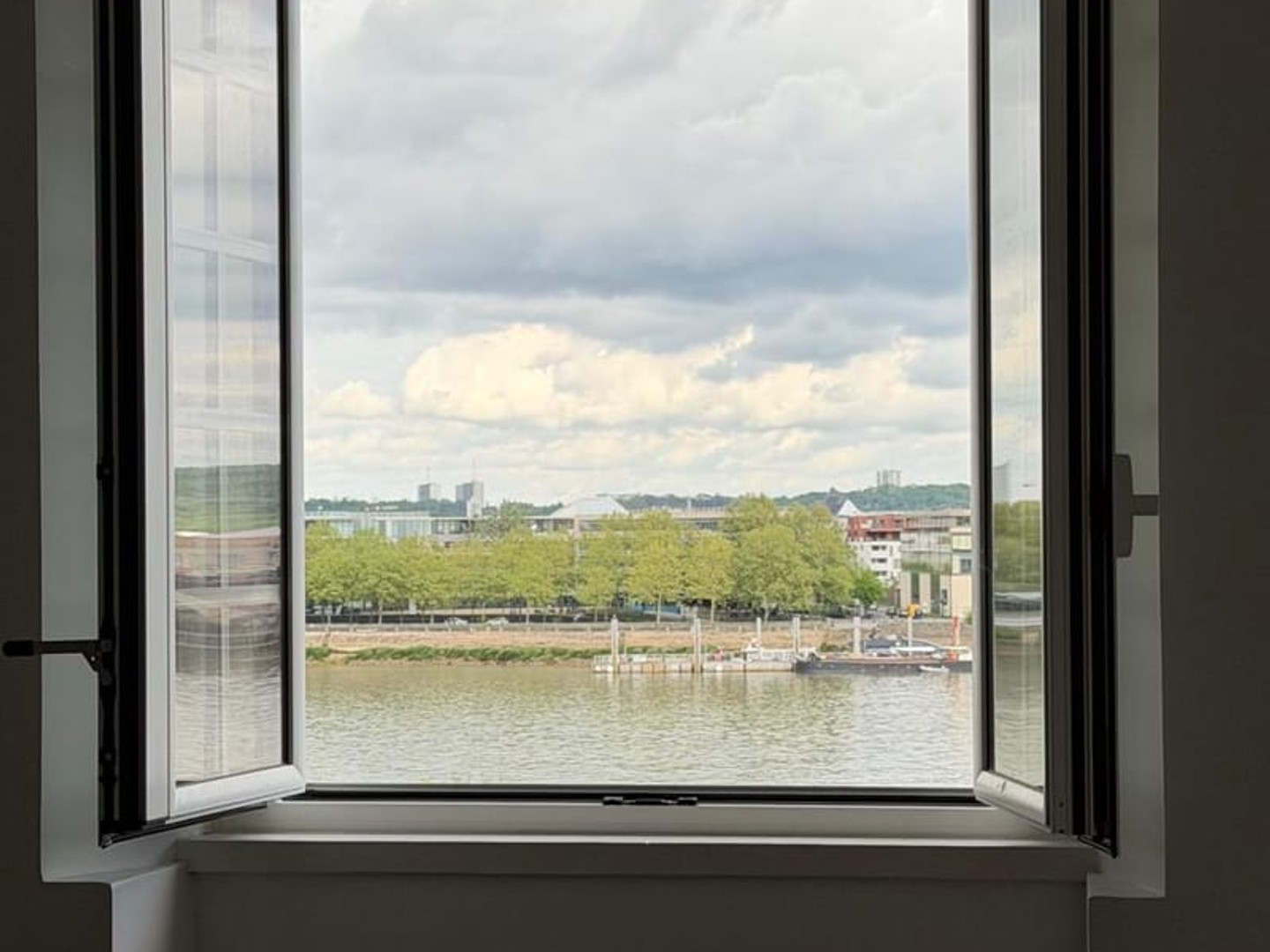 Bordeaux quais-Charmant T2 bis rénové avec superbe vue sur la Garonne