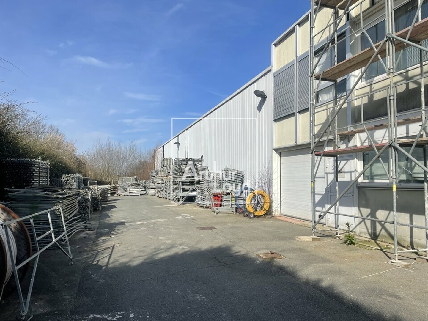 LOCAL D'ACTIVITE - ENTREPÔT A VENDRE