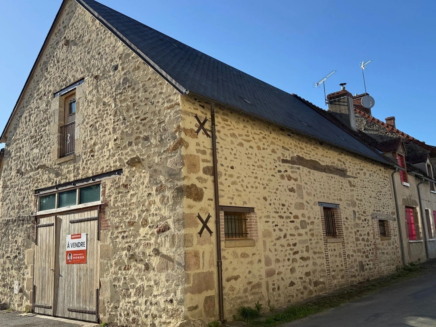 DUN LE PALESTEL SUPERBE GRANGE RENOVEE AVEC GOUT A USAGE PROFESSIONEL ET/ OU D'HABITATION OU DE GARAGE