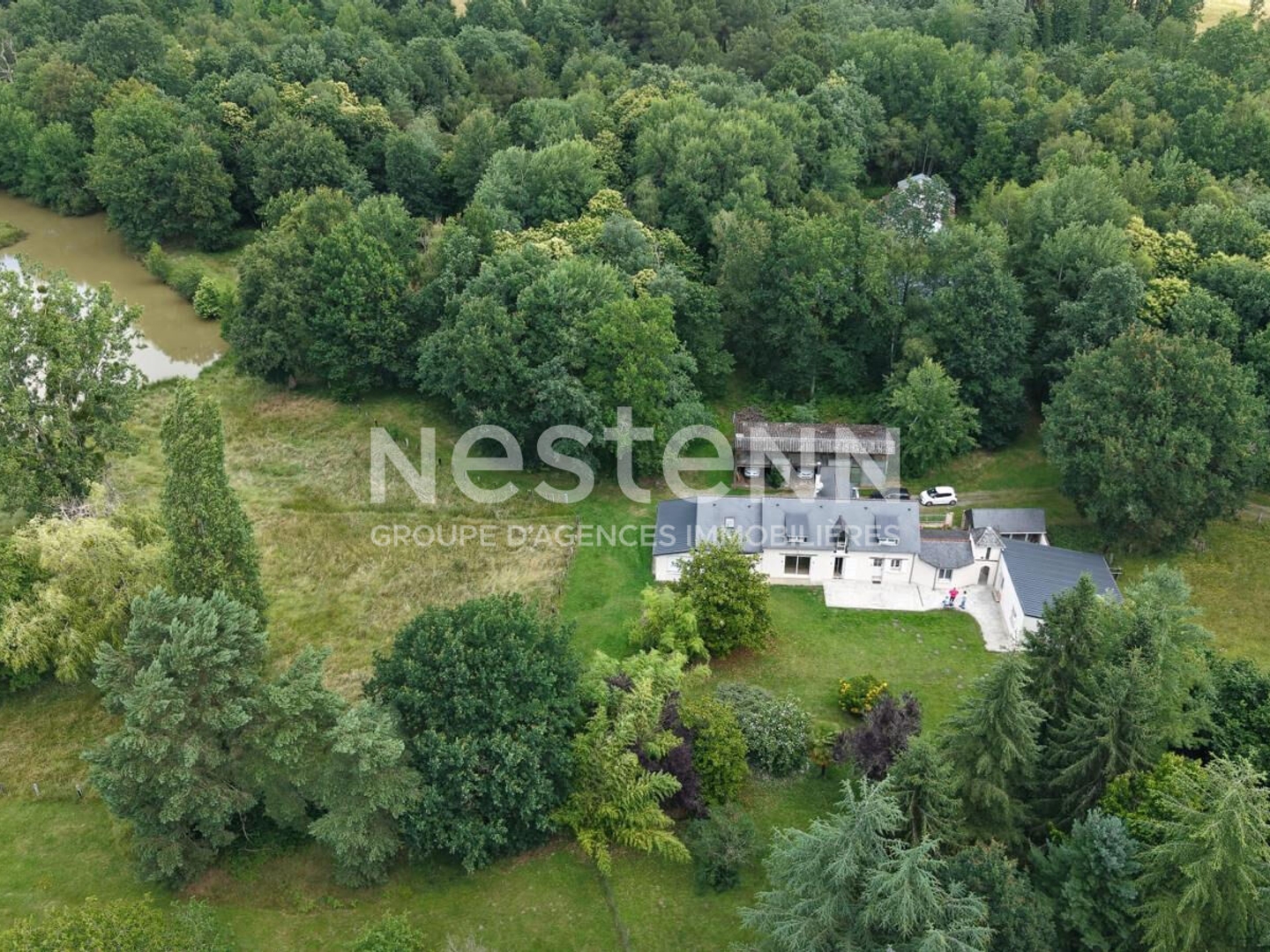 Propriété au coeur de 16 hectares de prairies et de bois !