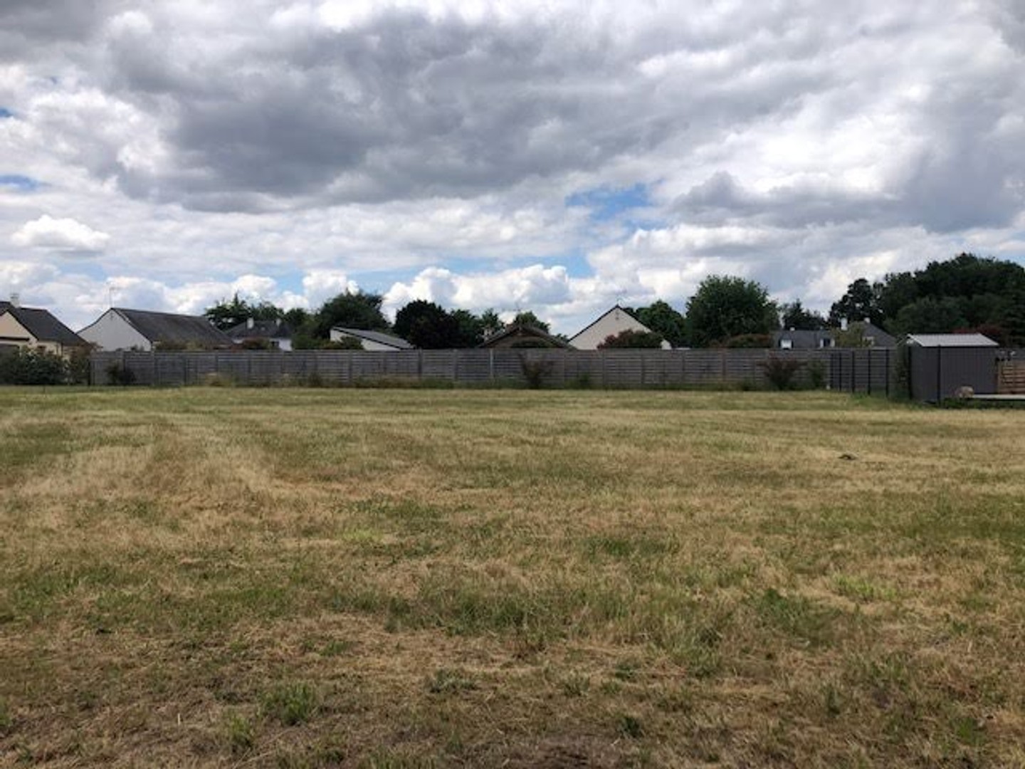 Terrain 616 m²