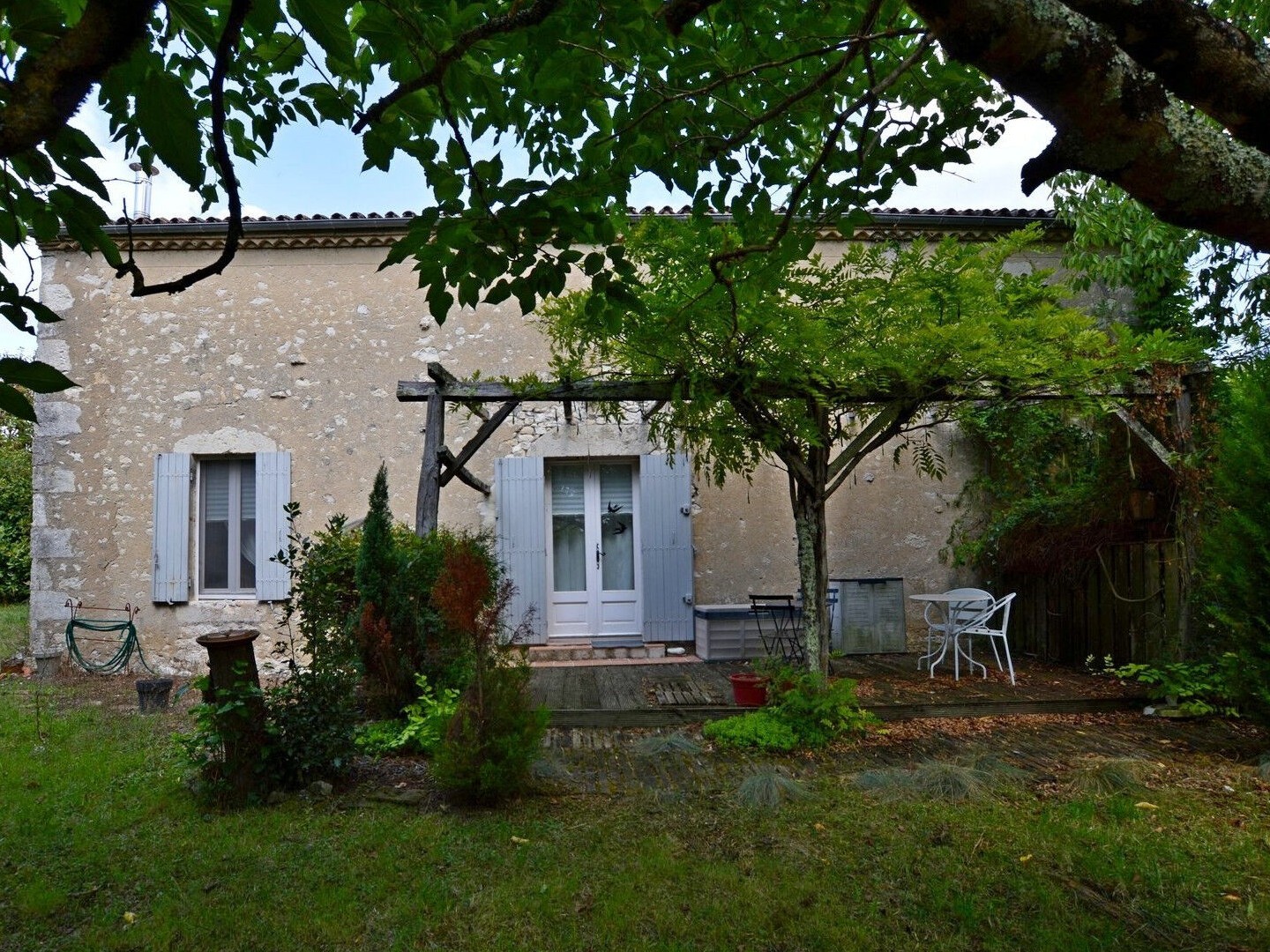 Ancienne grange en pierre rénovée