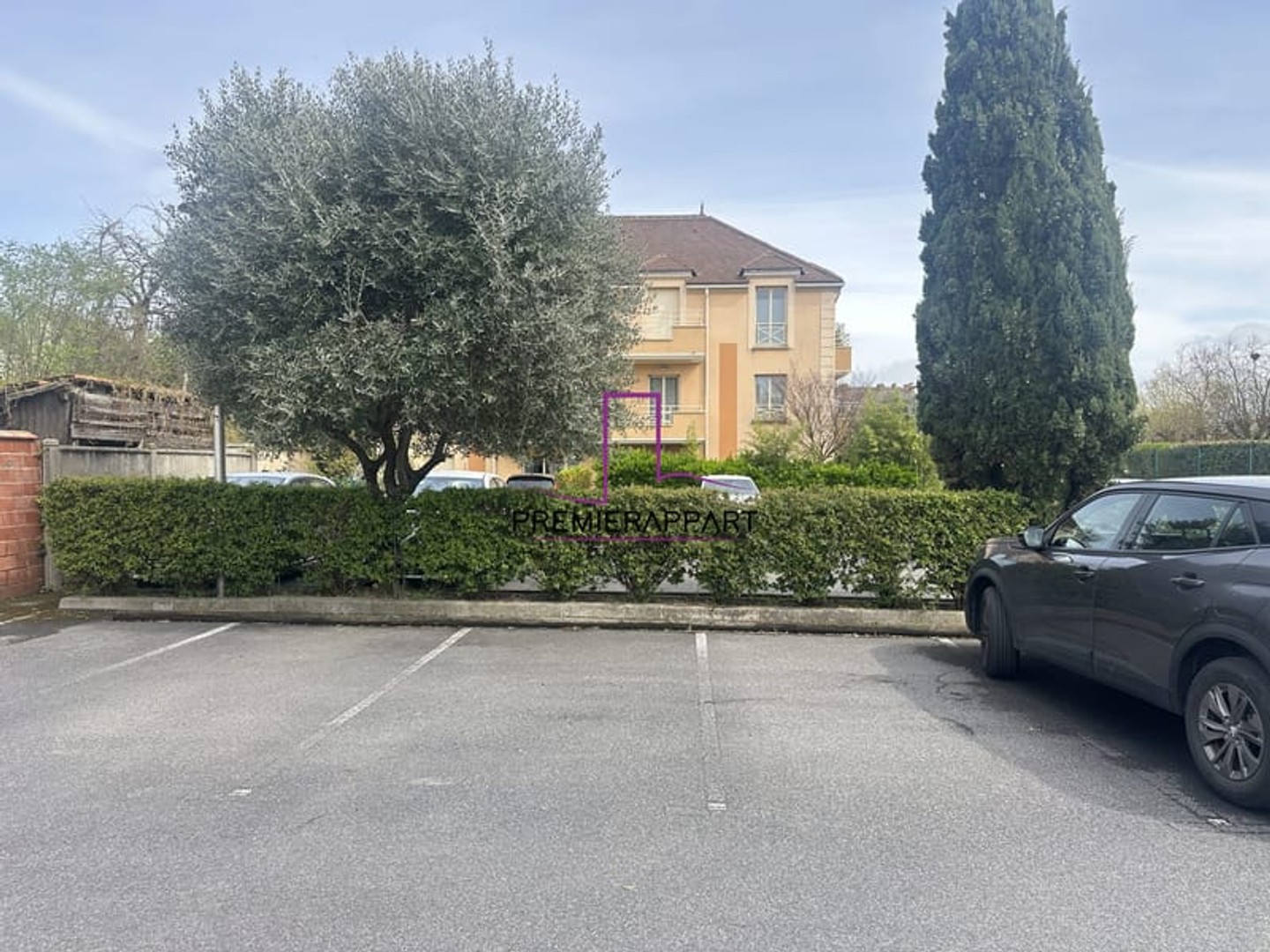 Parking 12 m²