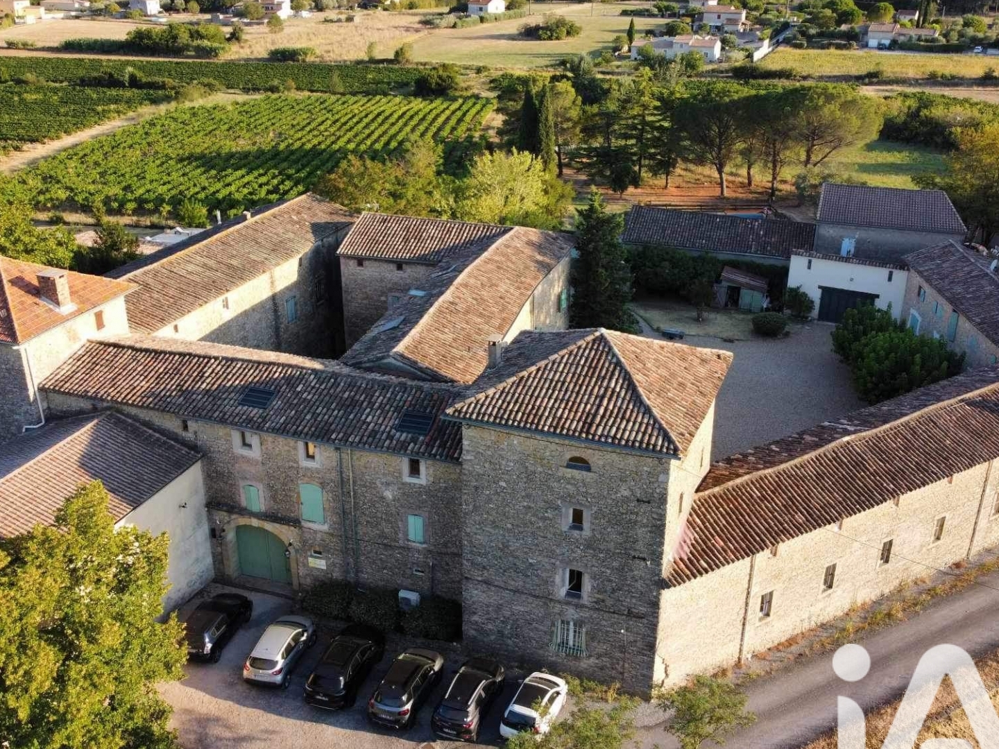 Maison 27 pièces 896 m²