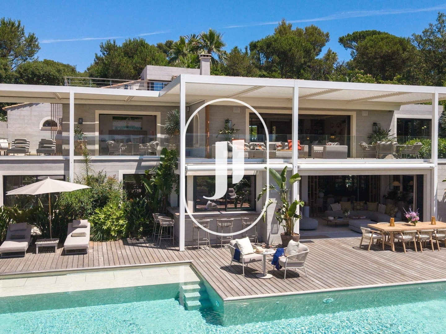 Prestigieuse villa à vendre sur la plage de Pampelonne avec vue mer