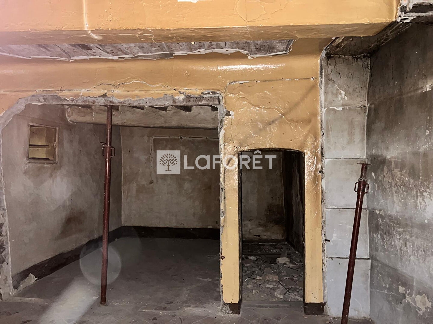 Immeuble à vendre - 12 pièces - 240m2 - Saint-Maximin-La-... (83470)
