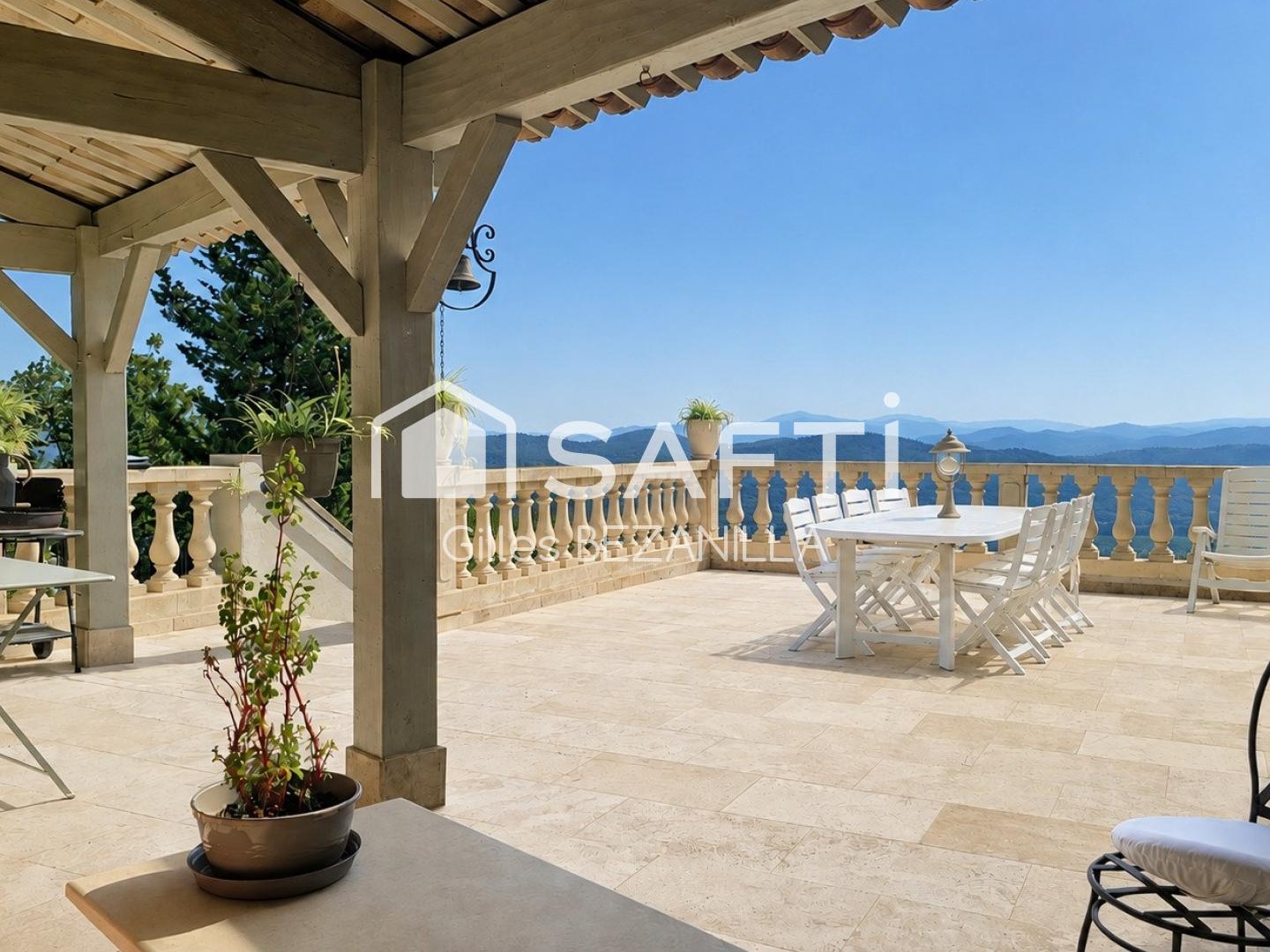 8p 240 m2 en 2 * T4 indépendants Vue panoramique