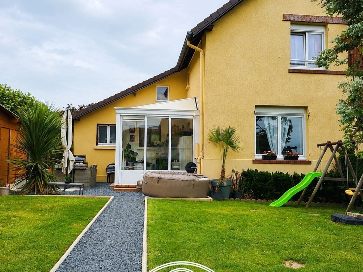 PORT-JÉRÔME-SUR-SEINE (76330) - Maison familiale 3 chambres avec véranda, jardin, garage et dépendances