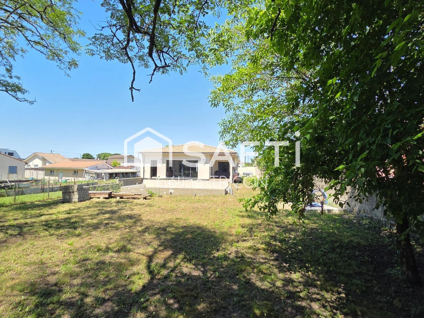 Maison à vendre - 4 pièces - 136m2 - Ludon-Médoc (33290)