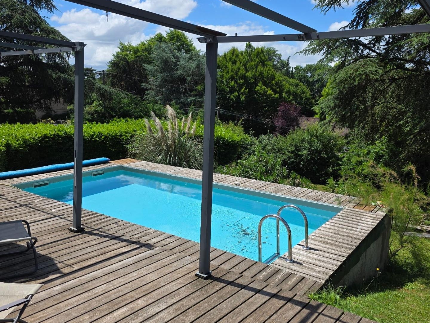 Maison spacieuse avec piscine, proche de la nature