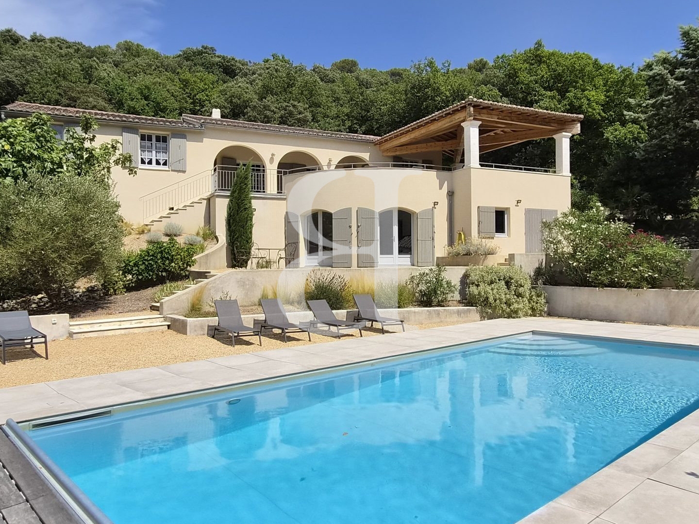 Maison de caractère avec piscine en Drôme Provençale