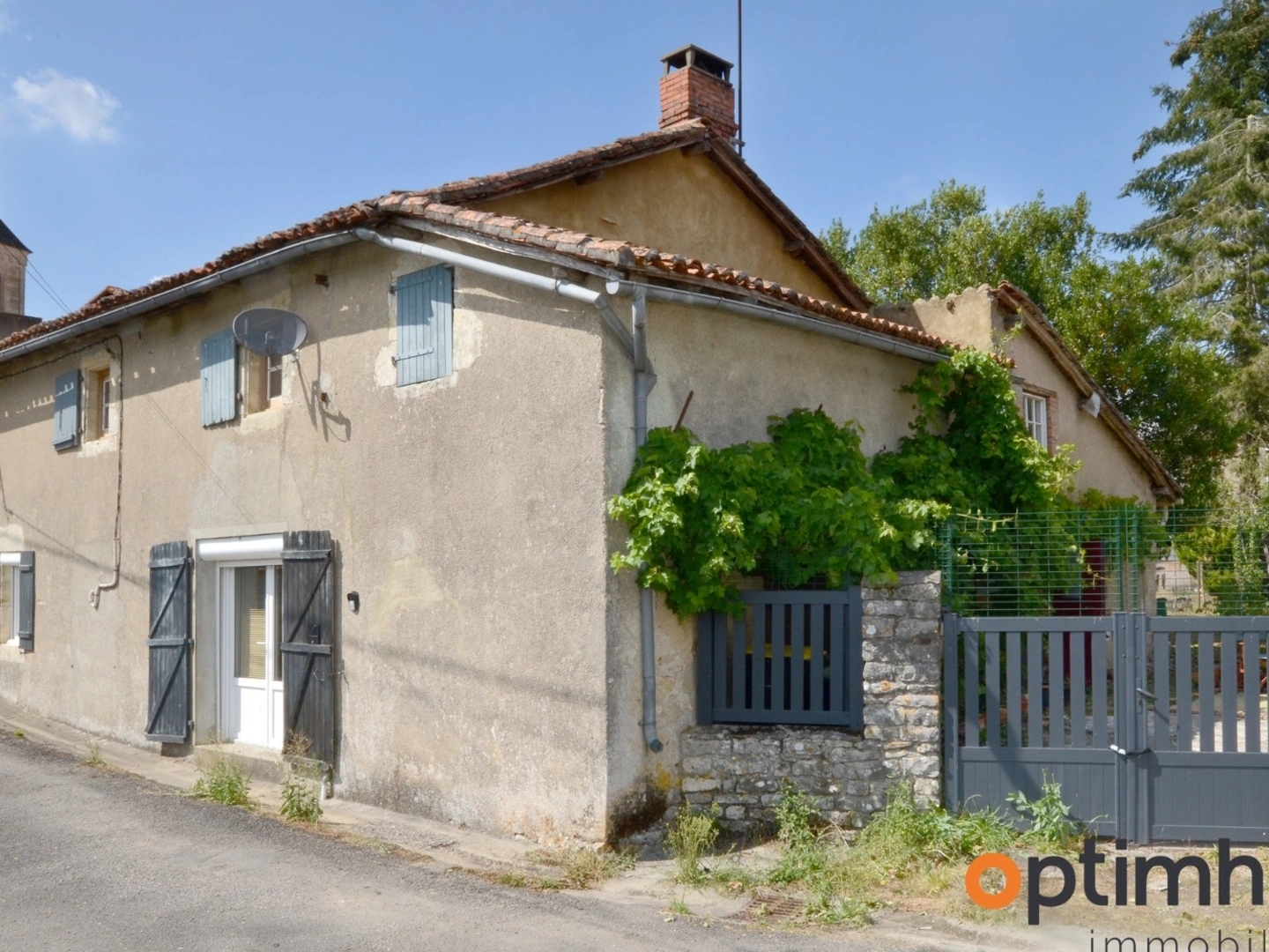 🏡 Charmante maison en pierre avec dépendance à rénover - Coeur de Saint-Laurent-de-Céris (Charente) 🌿✨