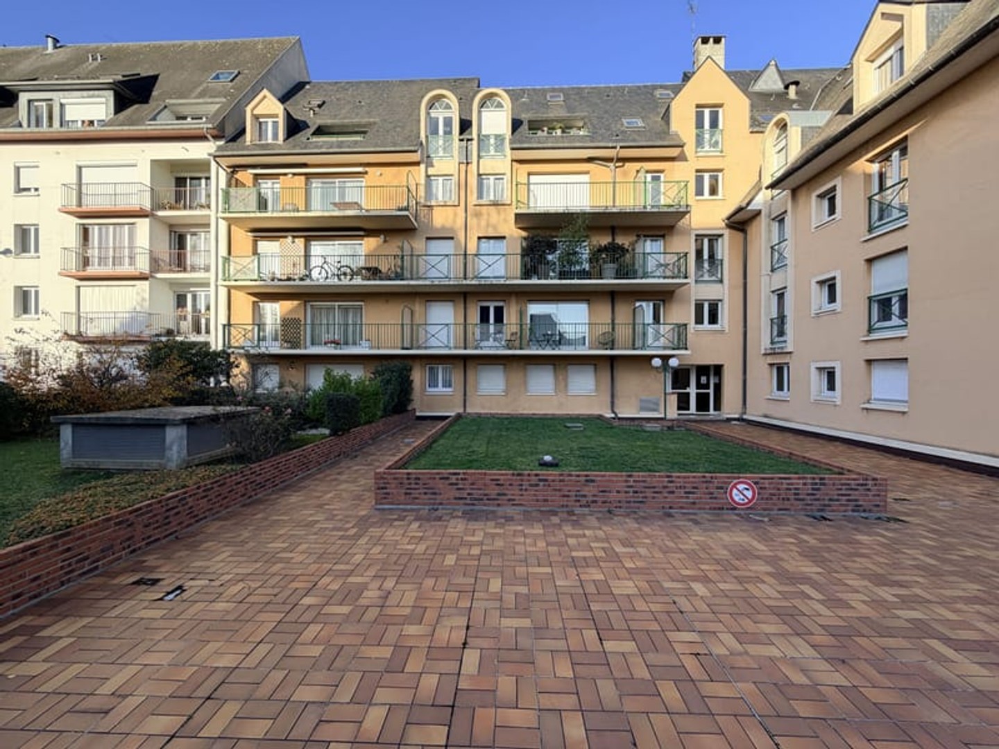 CAEN SECTEUR PORT PROCHE CENTRE-VILLE APPARTEMENT A VENDRE L