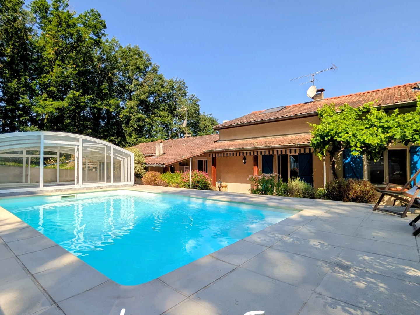 Grande Maison familiale avec piscine et garages sur 4300 m2
