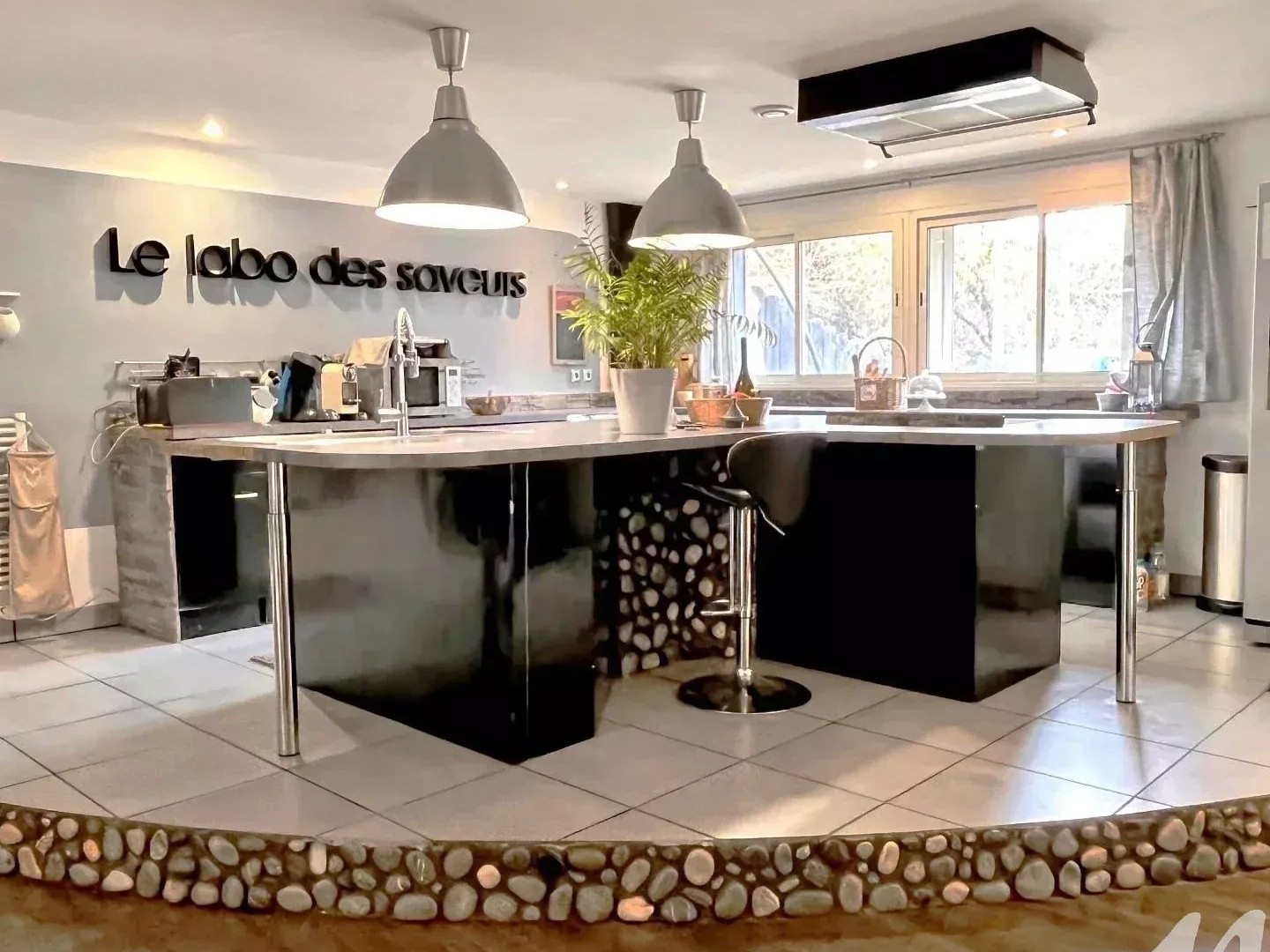 GRAND LOFT AUX CARMES AVEC GARAGE