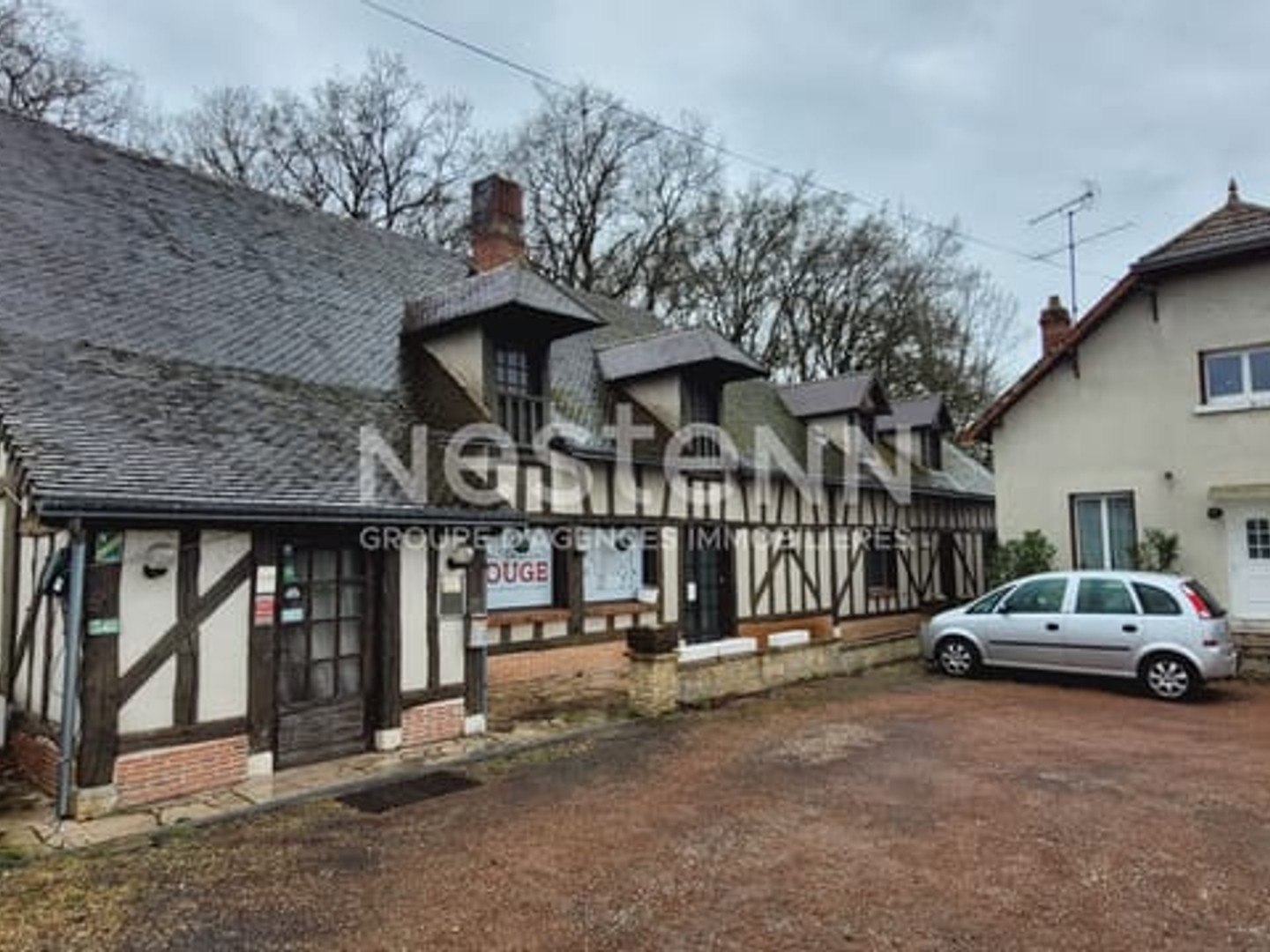 Immeuble commercial 264 m²
