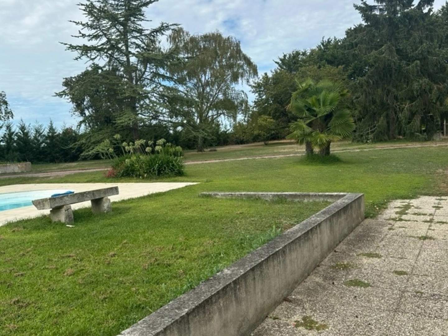 Maison à vendre - 9 pièces - 498m2 - Longèves (17230)