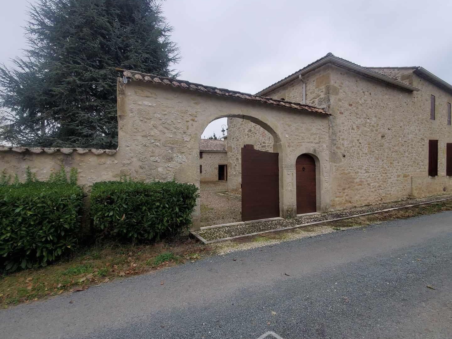 Maison 10 pièces 365 m²
