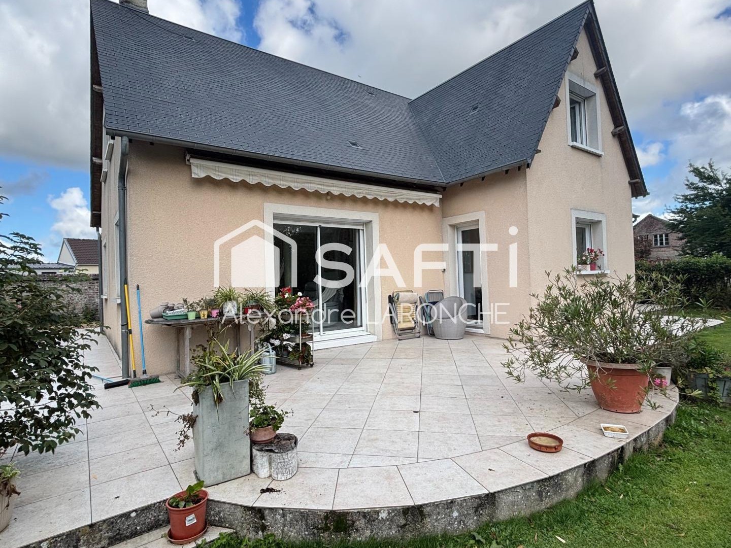 BELLE MAISON, 15 MINUTES DE LA MER AVEC VIE DE PLAIN PIED POSSIBLE, CENTRE VILLE PONT L'EVEQUE