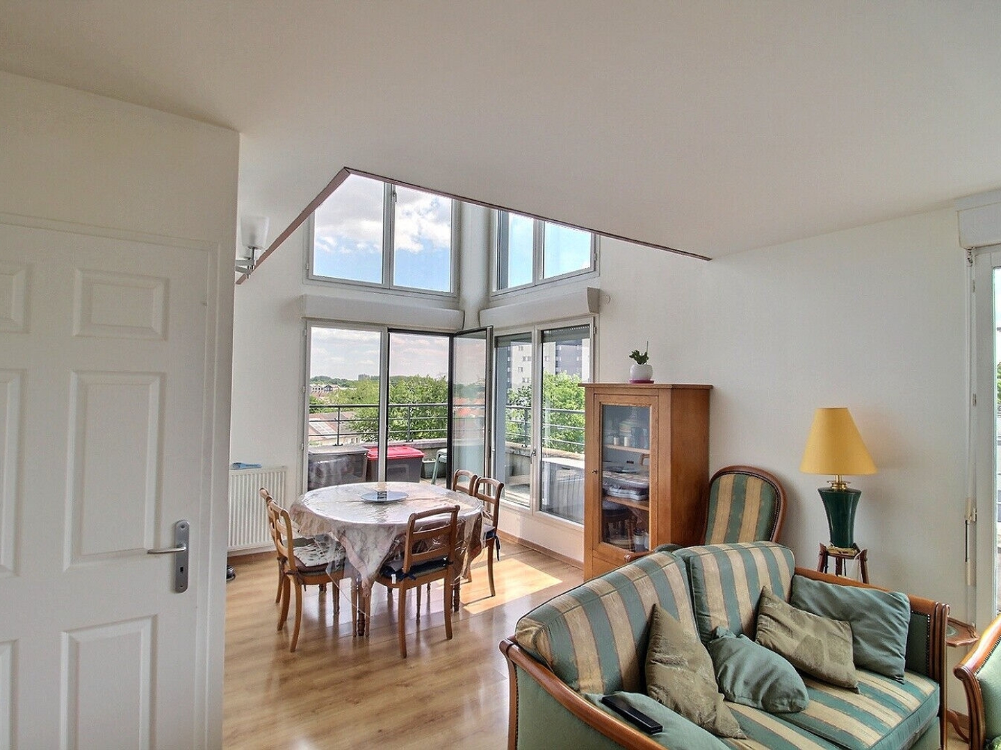 Appartement Duplex à Elancourt 5 pièces 100 m2 avec parking sous-sol
