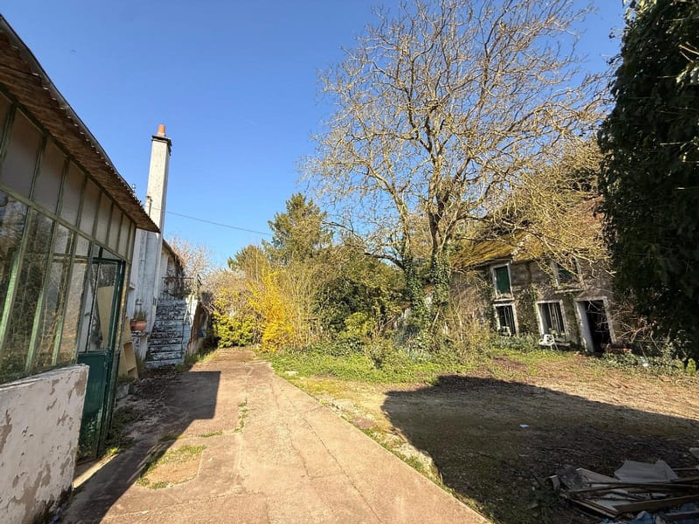 Maison et grange à réhabiliter avec fort potentiel sur 586 m2 de terrain