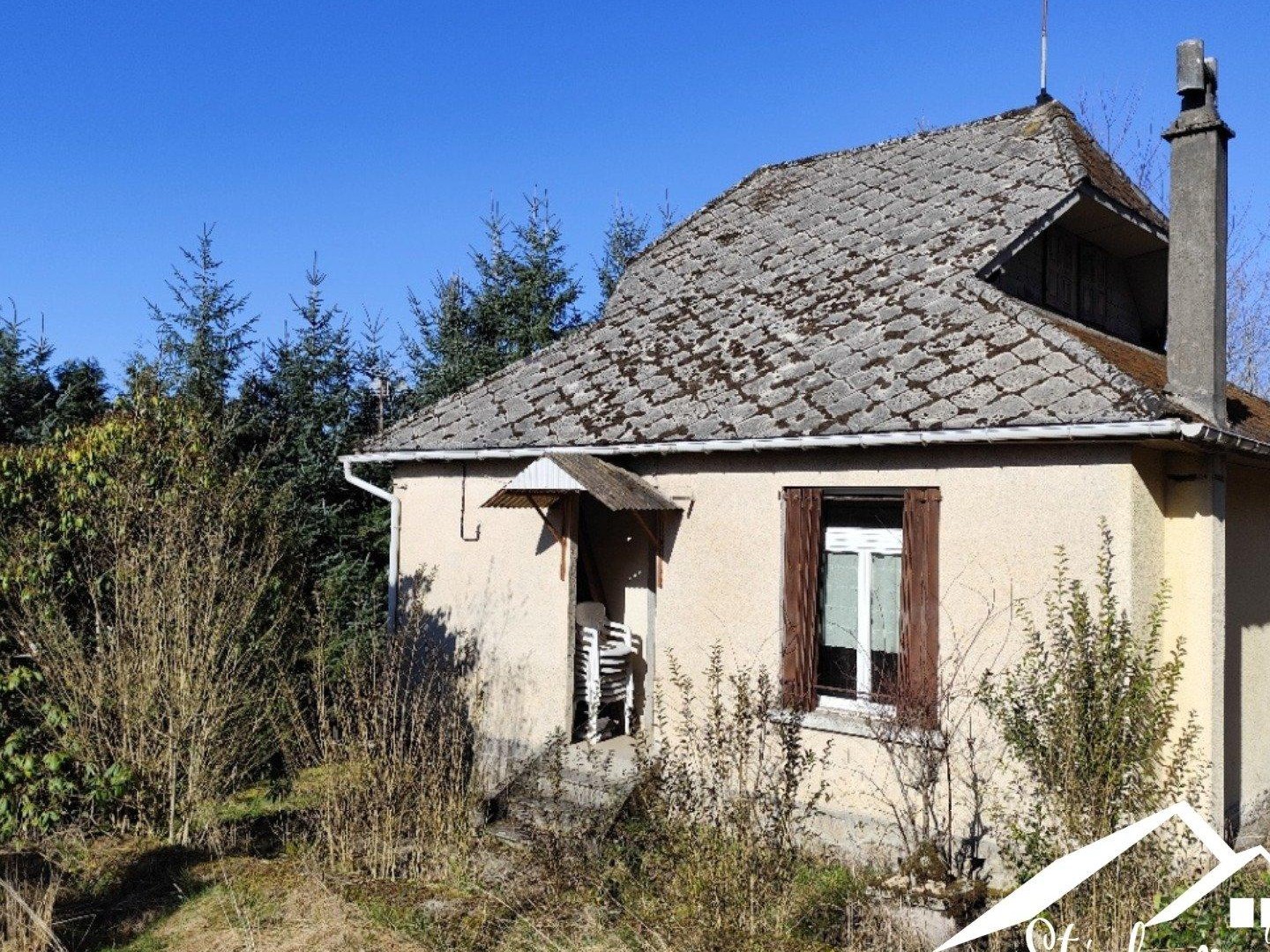 Vous rêvez d'un projet de rénovation en pleine nature ? Cette maison est la toile blanche idéale pour créer votre cocon à la campagne !
