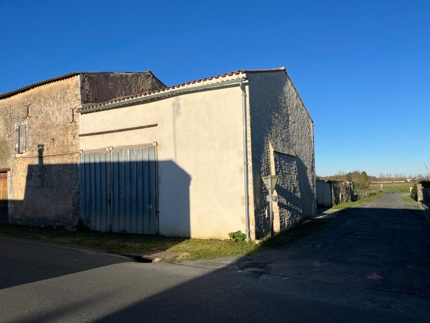 Parking / garage / box à vendre - 44m2 - Saint-Just-Luzac (17320)