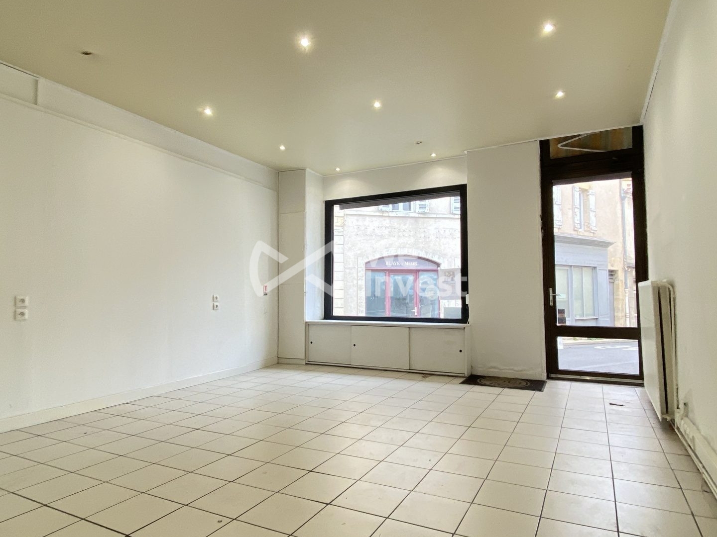 Immeuble locatif avec local et logement Hyper centre de Blay