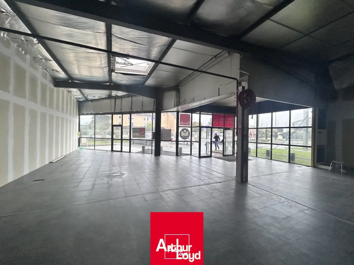 MACON SUD - LOCAUX COMMERCIAUX - VENTE - BOUCHARDES