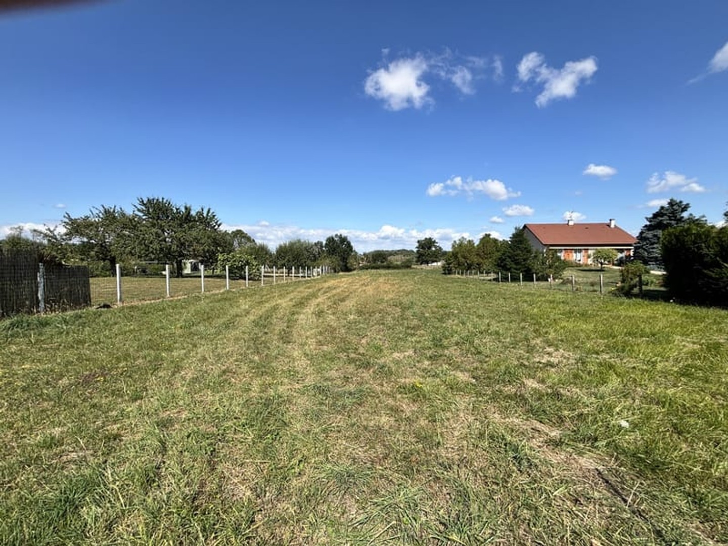 LRT4936-TERRAIN CONSTRUCTIBLE-ST GERAND LE PUY