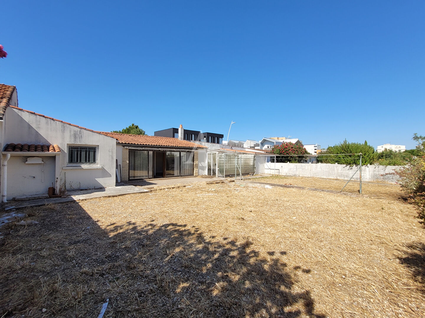 Maison à vendre - 1 pièce - 347m2 - La Rochelle (17000)