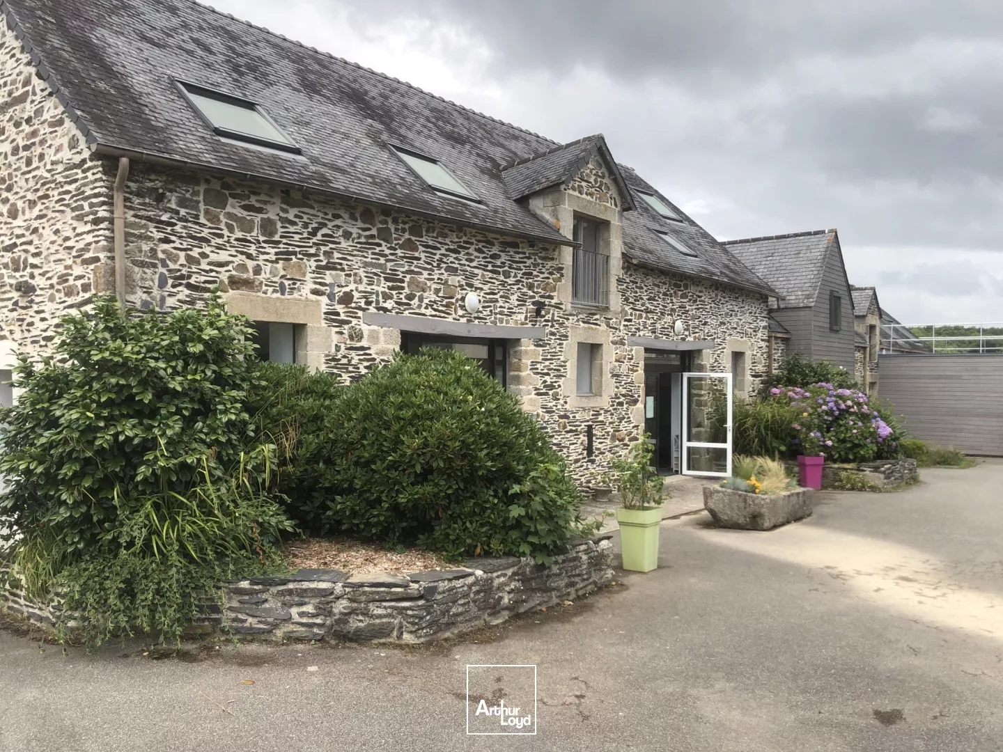 Locaux à usage mixte à vendre à CHATEAULIN 29150