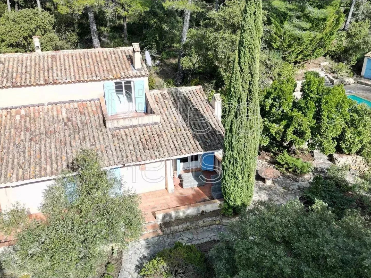 Belle villa de 3 chambres avec piscine, à pied du centre du vill