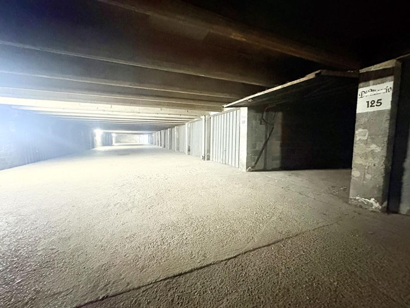 Parking / garage / box à vendre - 18m2 - Ivry-Sur-Seine (94200)