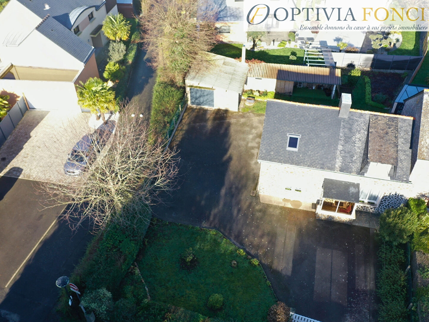 Maison T5 - 619 m2 avec garage (Bonne situation sur GOVEN)