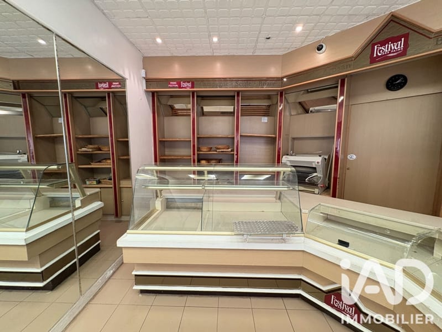 Magasin à vendre - 1 pièce - 188m2 - Sauzé-Entre-Bois (79190)
