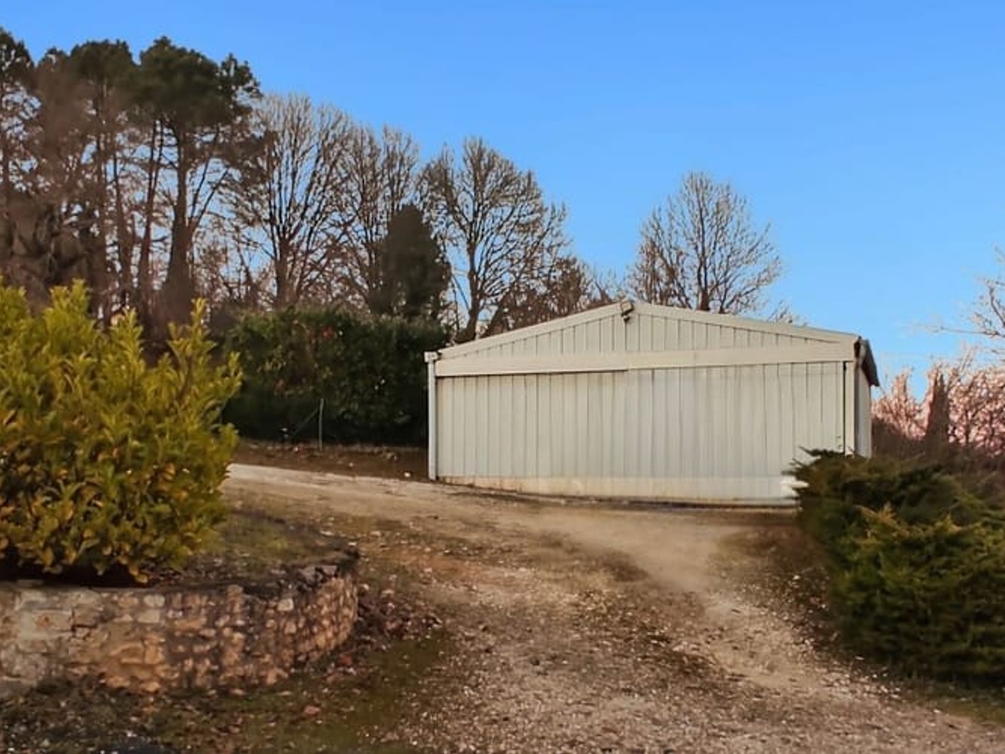 Local 2 pièces 93 m²